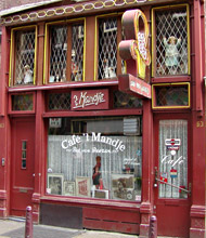 Front of the Amsterdam gay bar 't Mandje in 2005. Founded 1927, closed 1982, but still there and reopened in the 21st century.